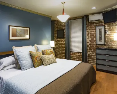 Rare River Street w/Balcony, Historic, Luxury, Affordable, 2/2, Loft STVR00088