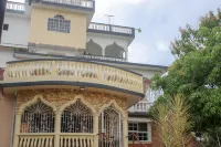 Van Villa Holidays Hotel di 