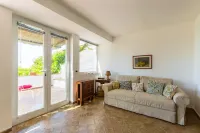 나폴리아파트먼츠의 빌라 델레 닌페에