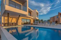 Villa Seven Seas with Heated Pool and Jacuzzi by the Sea