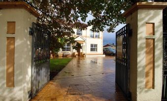 Build Your Memories Hot Tub Garden Sleeps 14 or 16