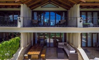 Chic Condo with a Stylish Coastal Design in an Exclusive Condo Community with Direct Beach Access