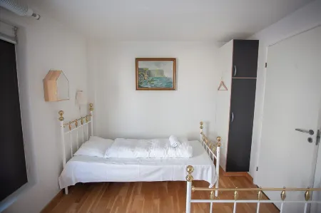 Large Apartment with Fabulous View of Tórshavn Отели рядом с достопримечательностью «Нордик Хаус»