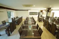 Hotel Varay Express Hotels near Maharana Pratap Udhyan