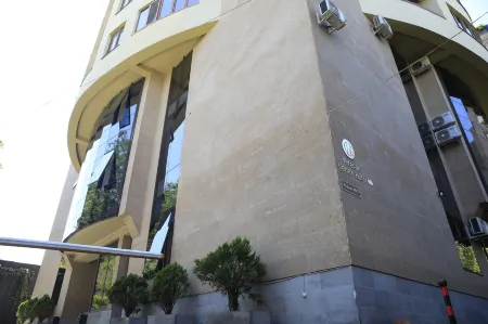 Yerevan Centre Hotel Отели рядом с достопримечательностью «Дом-музей Арама Хачатуряна»