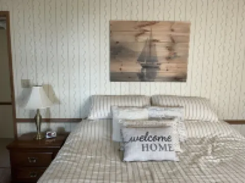 NEW! ZEN! RELAX! KAYAKS, FISHING POLES, DOCK! NEAR BIKE TRAIL, SPRINGS, & BEACH!