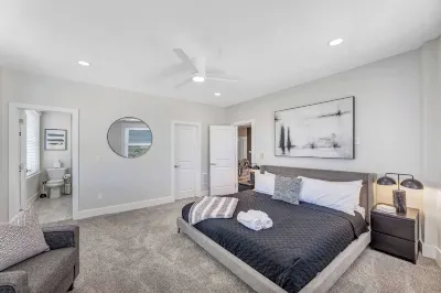 3 Bdrm 3 Full Bath Tower View walk up