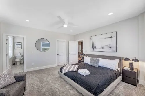 3 Bdrm 3 Full Bath Tower View walk up