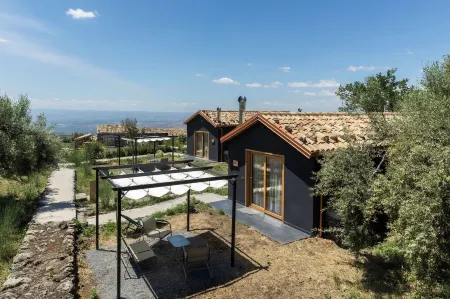 Podere Dell'Etna Segreta - Essential Nature Hotel & Glamping Отели в г. Vitelleria