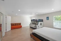 Modern Riverfront Estate 4,000 sqft, Mini Golf Arcade Games 2.5 Acre Flat Land Hotel in zona Lakes Trail in Sequoia National Park