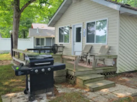 Croton Pond Cottage and dock- pet friendly! Hotels in Croton Township