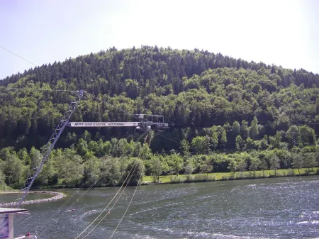 beautifully furnished apartment right on the lake Hillebachstausee