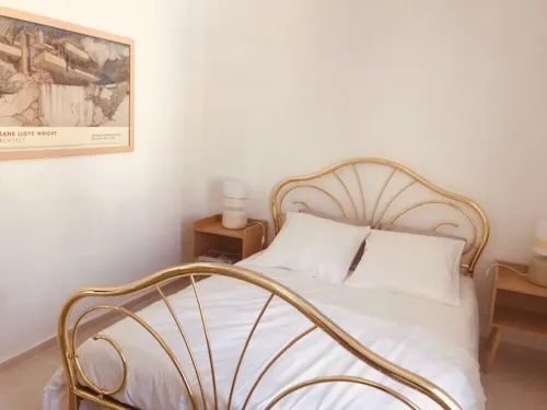 Small house with pedestrian access to Port d'Alon cove (St Cyr sur Mer) Hotels in Saint-Cyr-sur-Mer