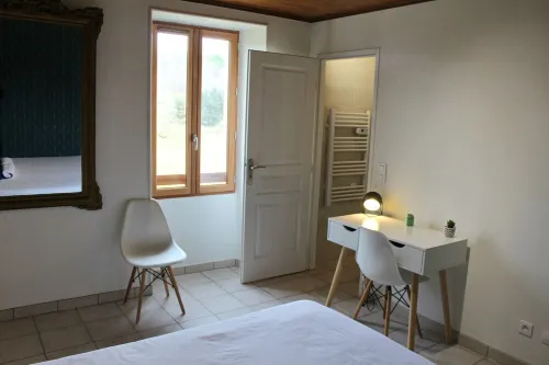 charming house in renovated farmhouse 30 minutes from Sarlat, enclosed garden. Các khách sạn ở Mazeyrolles