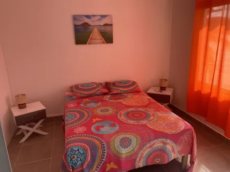 Superb, spacious apartment with sea view.