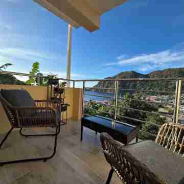 Tropical Apartment- Charming 1-Bedroom Apartment Overlooking Soufriere Town. Others