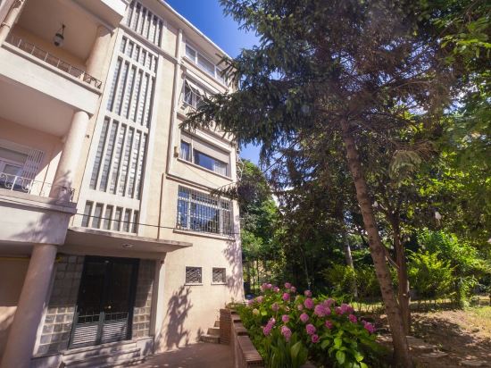 Contemporary Waterfront Apt. with a Stunning View