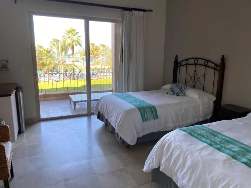 BeachFront, Golf, Heated pool, Tennis,Netflix, Gym, Pickleball