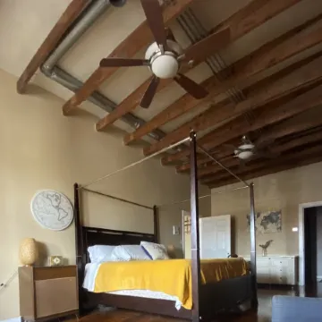 Downtown loft apartment with excellent views, furnishings and location on square