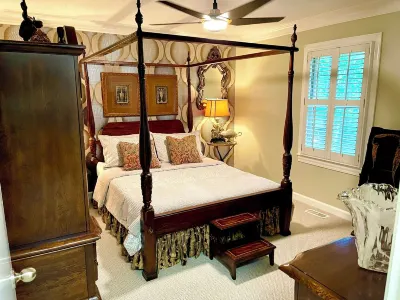 Stylish 2 Br Spartanburg Retreat Hotels near Greenway Trail
