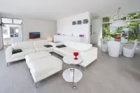 El Balcon: Charm, Design and Light