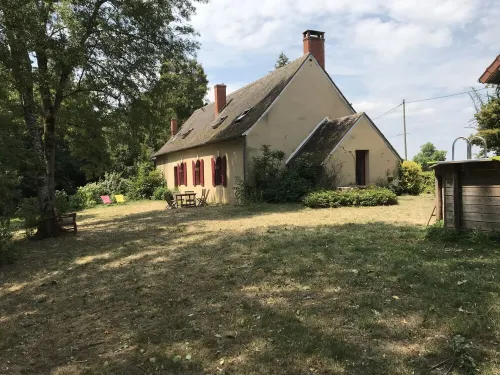 Longère in Berry with swimming pool on the edge of a castle park