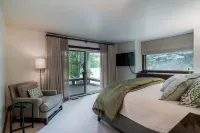 Luxury 3 bedroom + loft located on Dollar mountain in Elkhorn w/ pool & hot tub