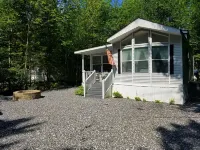 Point Sebago Resort, 30 Purple Road, Walking distance to beach!