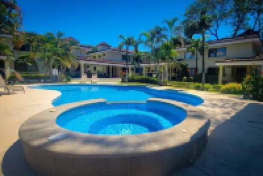 Beach Condo 3 Bed, Coco Beach, 2 Pools & GYM