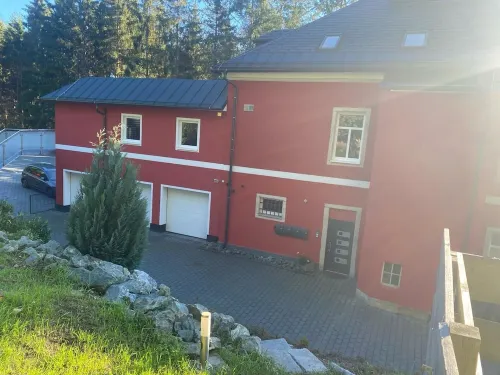 Luxus-dachgeschoos Ferienwohnung Parkblick mit Dachterrasse , Kamin , 2 SZ Hotels in Bad Elster