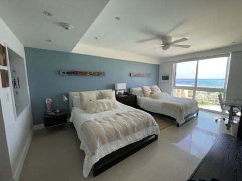 Spacious Penthouse in Paradise, Huge Villa ~ Eagle Beach, rooftop hot tub!