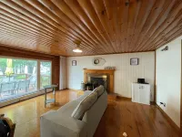 Cheerful Waterfront Cottage