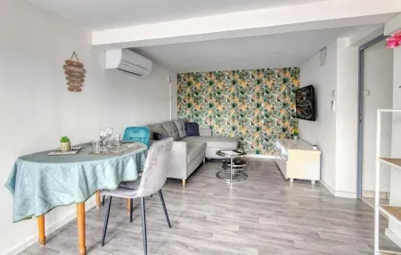 Apparemment à Côté du Meet Отели в г. Корнбарьё