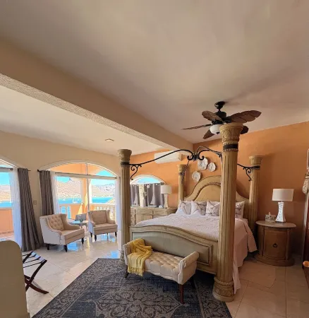 Luxurious Beach House Отели рядом с достопримечательностью «Barajitas Canyon»