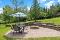 The Willow House - 3 bedroom home near Castle Farms - Events welcome!