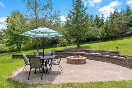 The Willow House - 3 bedroom home near Castle Farms - Events welcome!