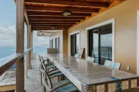 Private Waterfront 5 Bedroom Villa! Stunning views from every room!