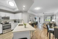 Nature Retreat: Your Gateway to Tranquility in Jax, 1mi to St Johns Town Center