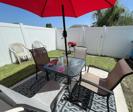 Mins to airport and shopping! 5 Star clean!13miles from downtown!