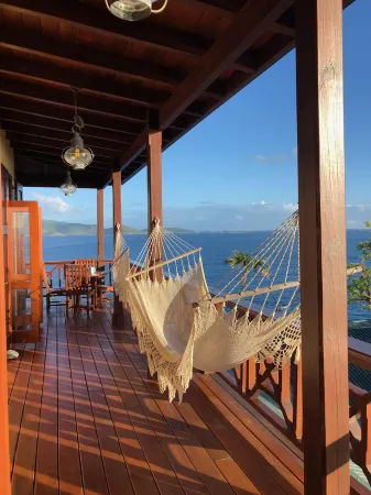 Fun luxury water front w/ dock & free wifi on private 8 acre peninsular estate