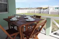 Island gem.  Close to beach and downtown