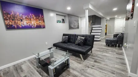 Cozy 2 Bedroom Luxury Basement Near Airport-NYC -Dream Mall -Prudential Center