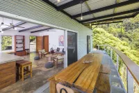 Fantastic Whale's Tail View, Private, Modern Villa with Pool & River Access