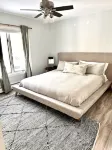 Best location! Cozy and Chic Retreat 5 min to beach and close to town, peaceful!