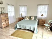 5 bedroom Villa with pool, 5 min walk to the beach