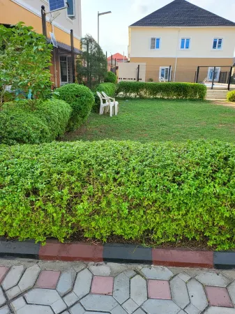 Dvyne Lux-Home-Stylish, classy, secured duplex with elegant decor & 24hrs light Отели рядом с достопримечательностью «Kalakuta Museum»