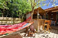 Second line: pretty hut in the 44 Hectares