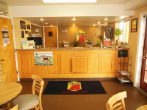 Super 8 by Wyndham Fortuna