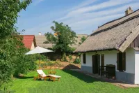 SEVEN PINES HOLIDAY HOUSE FOR HIDEAWAY Hotels in 