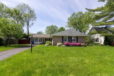 Single family dream in the hearth of FAIRFAX VA Отели рядом с достопримечательностью «Центр Стівена Удвара-Гезі»